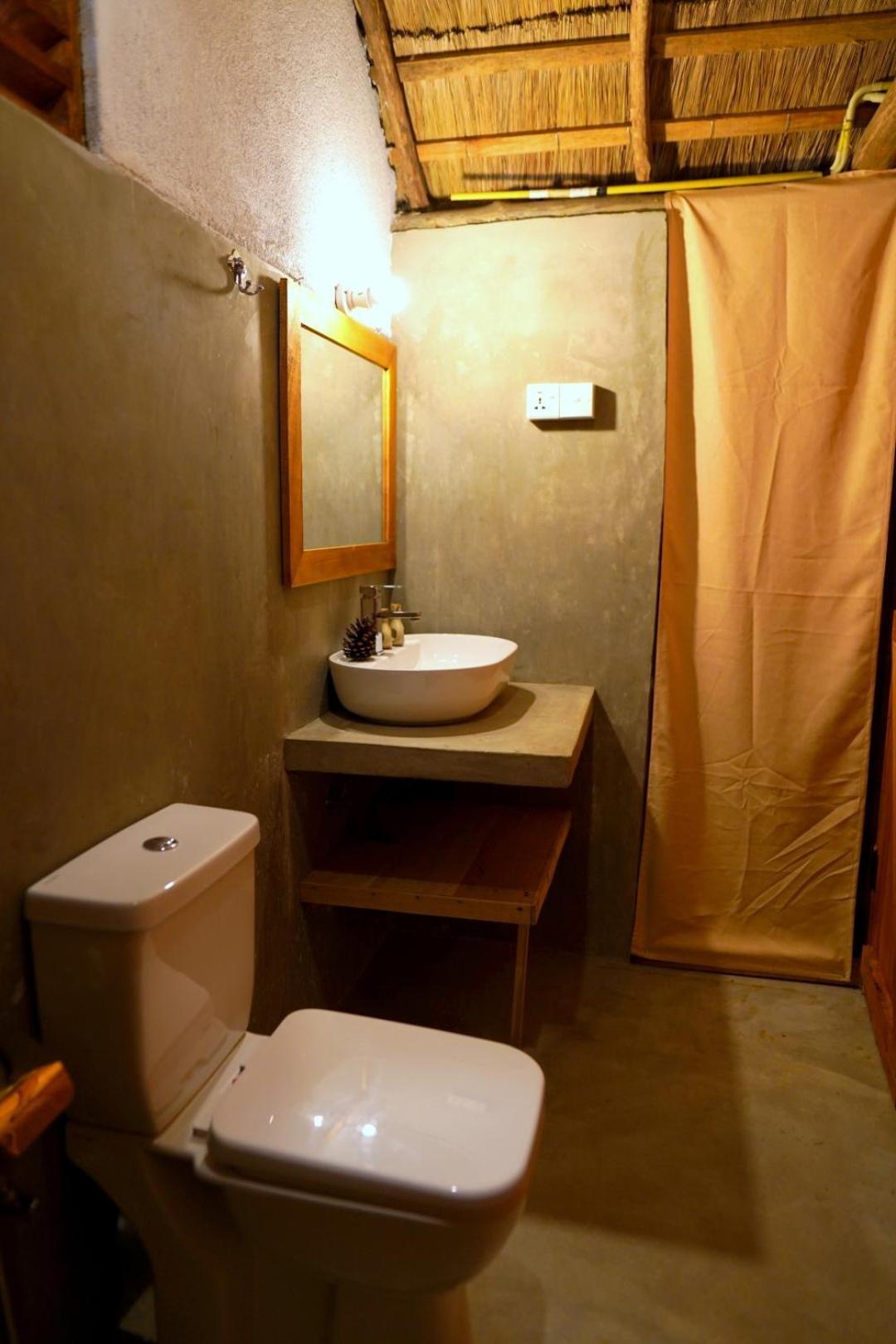 Gaga Bees Ella Hotel ภายนอก รูปภาพ