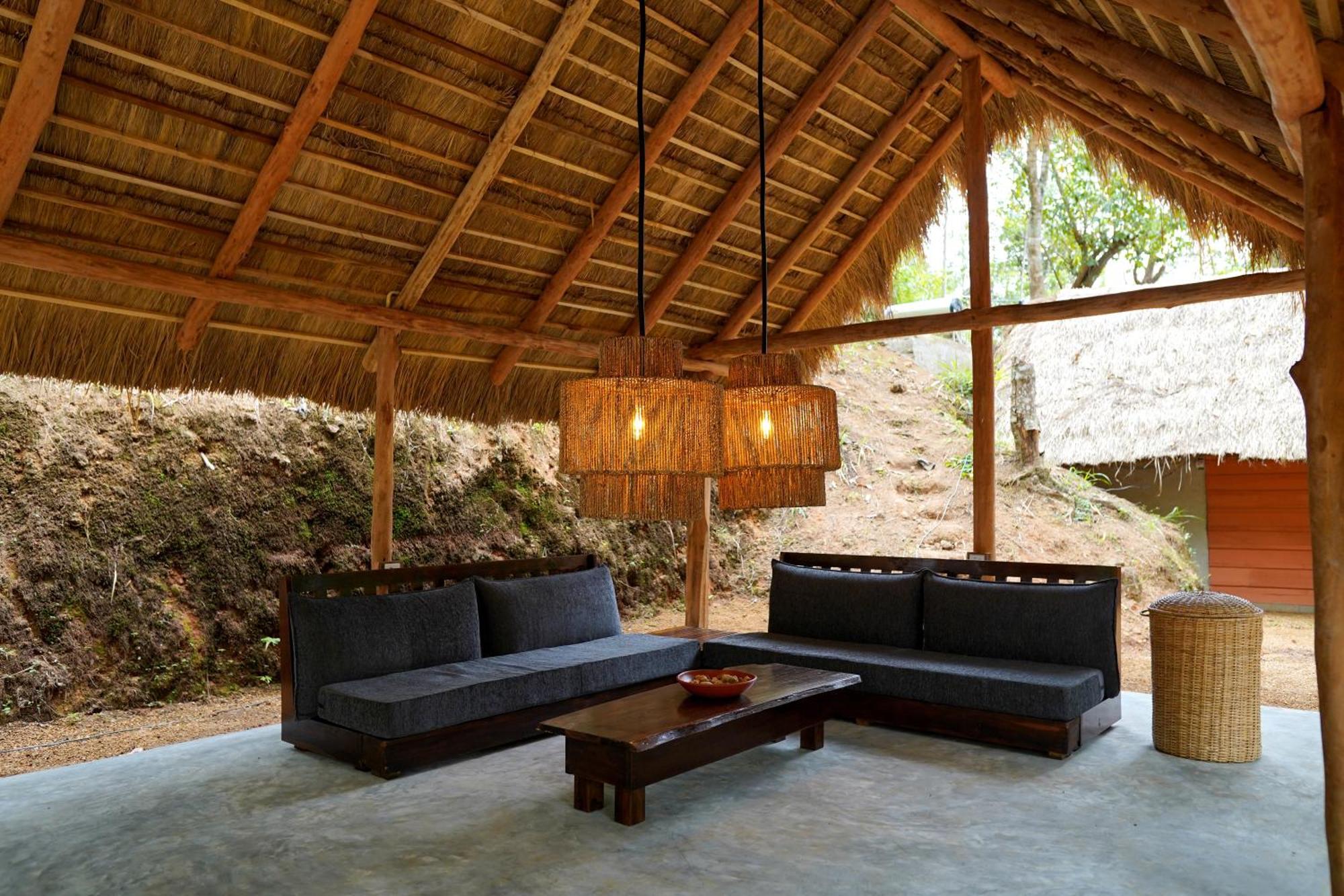 Gaga Bees Ella Hotel ภายนอก รูปภาพ